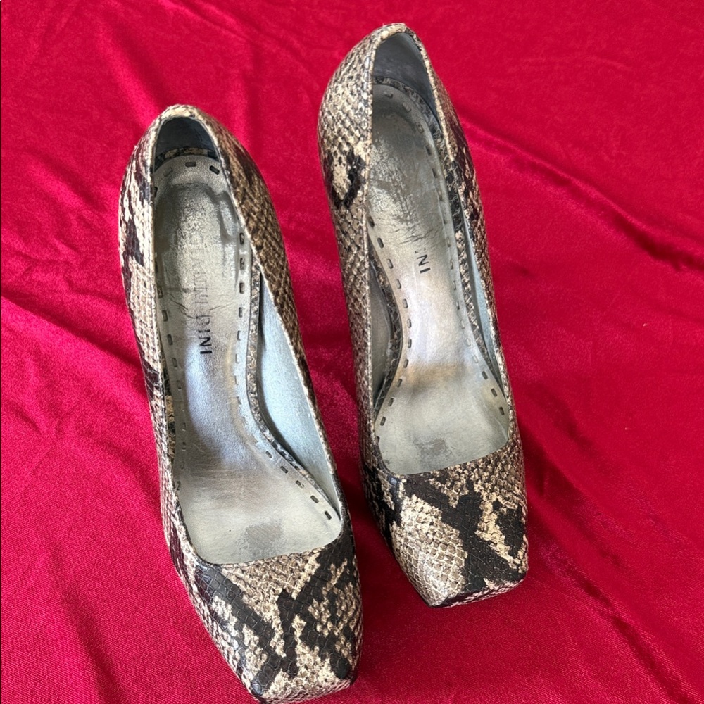 Gianni Bini Exotic Black and Tan Heels
